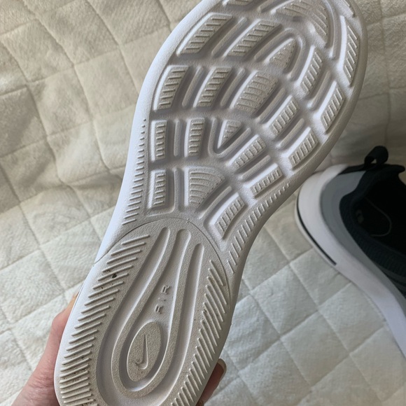 Nike Air Max women’s size 8 🖤 - Picture 3 of 5